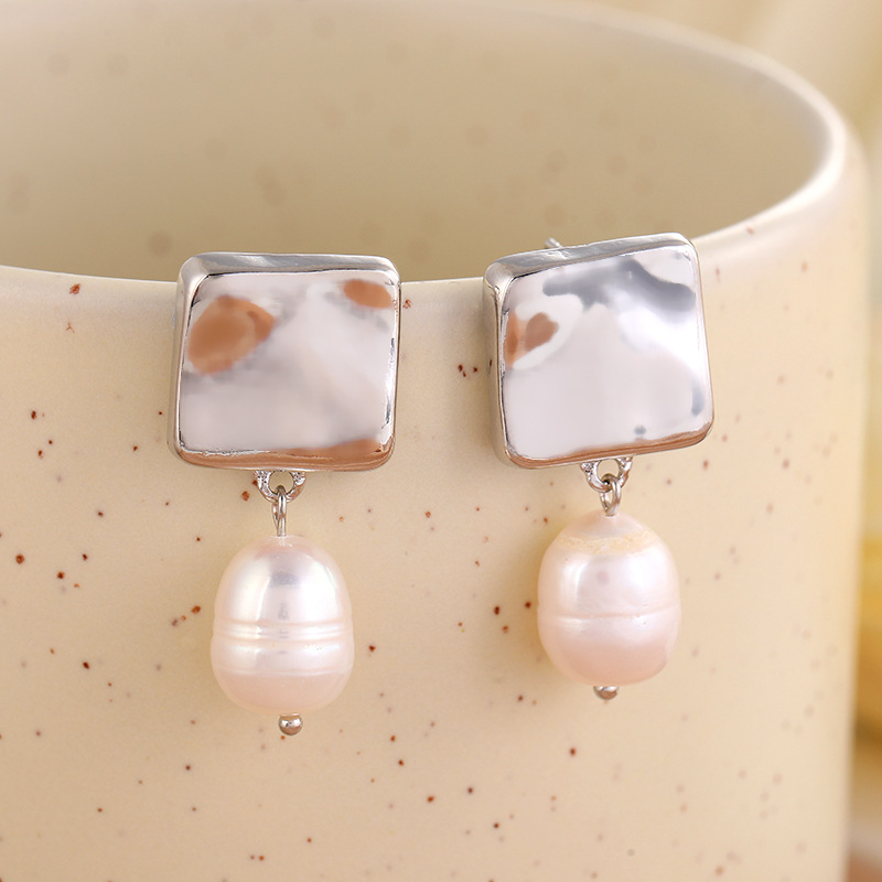 Retro geometric asymmetrical elegant earrings from pearl