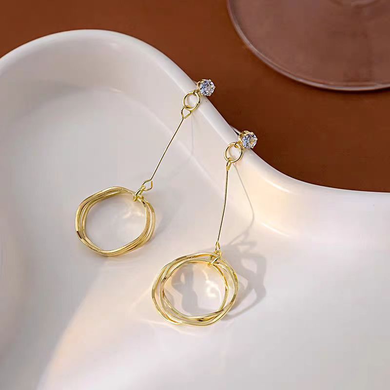 Pendientes largos con flecos elegantes y diamantes con aguja de plata Pendientes de todo fósforo de temperamento de nicho Pendientes simples y ligeros de lujo de alta gama Mujeres