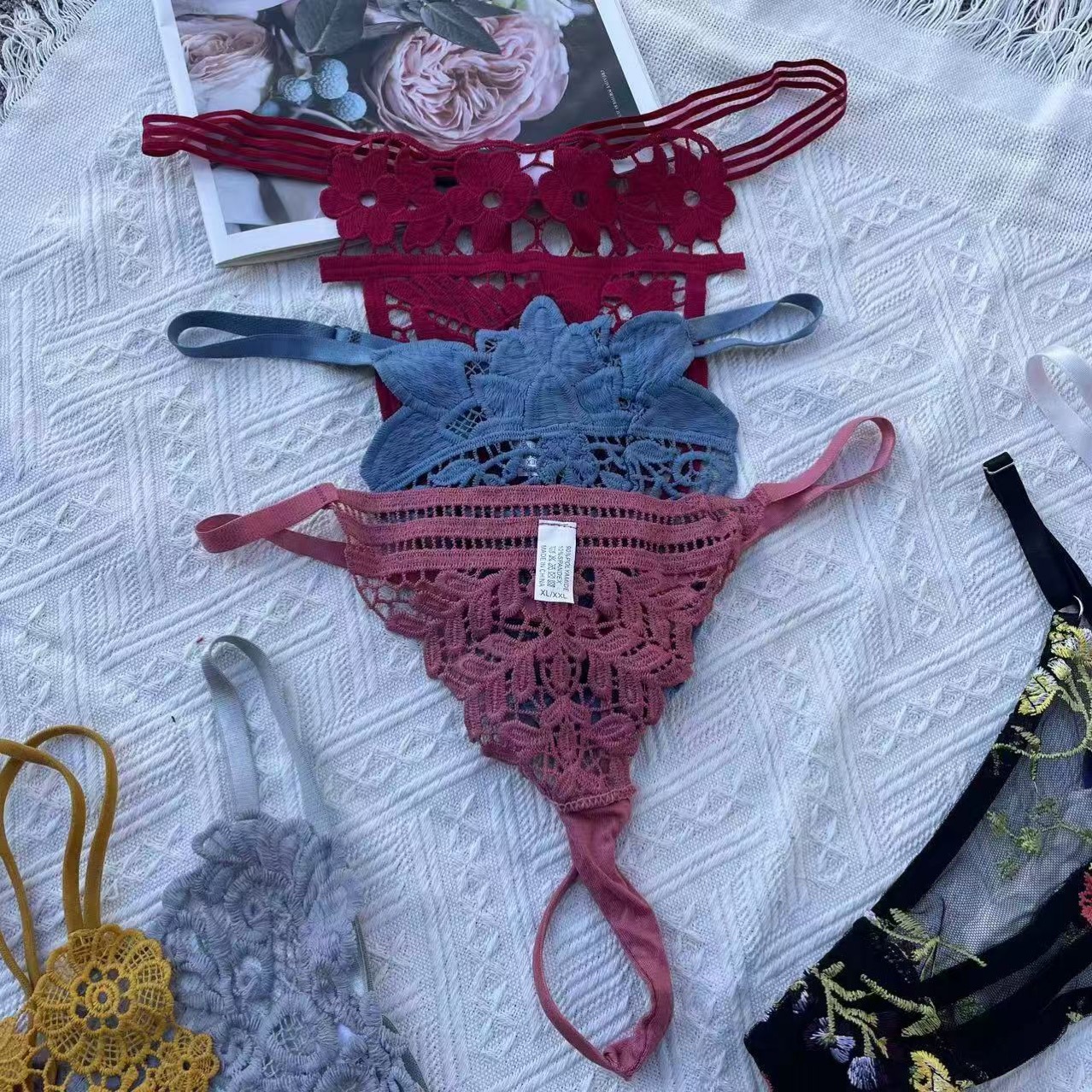 Bragas de mujer exquisitamente bordadas de color mixto, tanga de cintura baja transparente sexy, pantalones en T transpirables de verano, Grecia