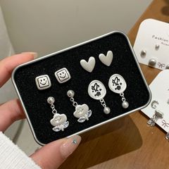 新しいライト高級シルバーオイルドリップブラッシュフラワーイヤリングコレクション女性のシルバー針パーソナライズされたハイエンドレトロイヤリング卸売