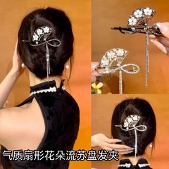 花の扇子のフリンジヘアクリップの女性の後頭部の髪の一字のクリップのツイストクリップのカエルのボタンのクリップの髪飾り