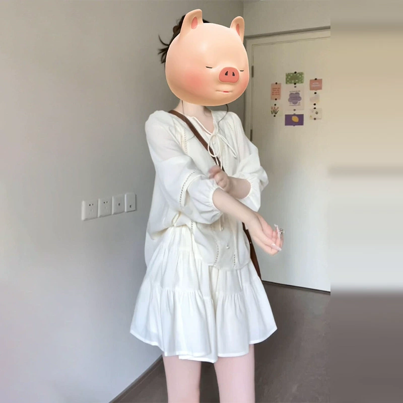 Французское белое платье для миниатюрных женщин, новый весенний комплект 2025 года с короткой юбкой.