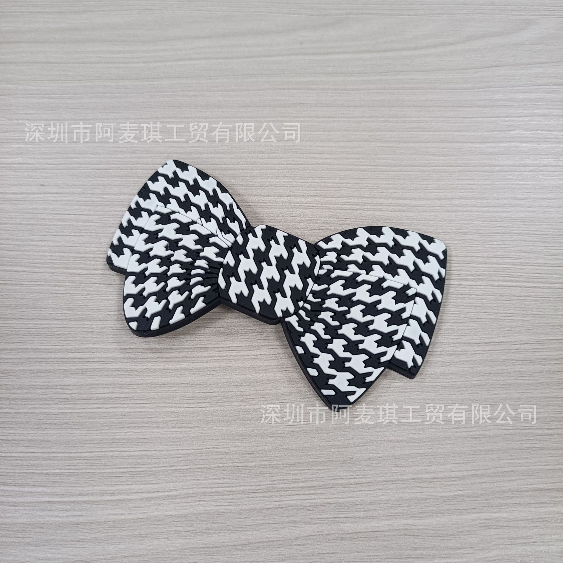 나비넥타이-하운드투스