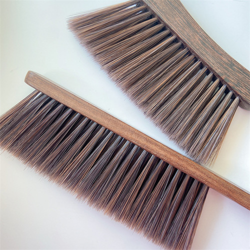 The manufacturer supplies chicken wing wood bed brushes, wooden soft bristle bed cleaning brushes and brooms for sweeping dust and cleaning beds.