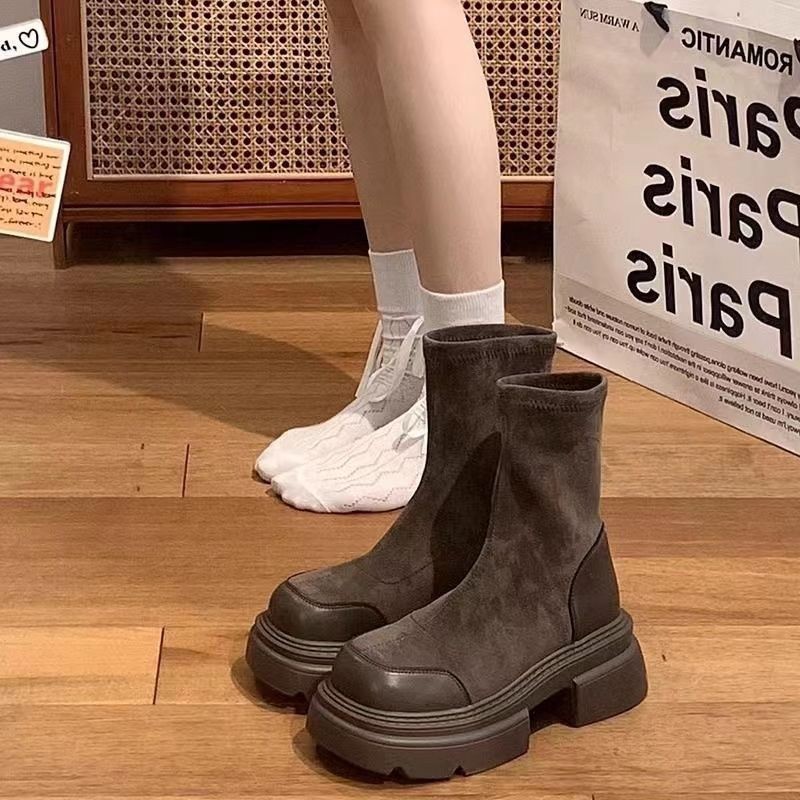 2026 botas cortas de tacones altos con suela gruesa para mujeres nuevas botas elásticas de principios de otoño delgadas retrógradas de estilo inglés Martin botas Chelsea