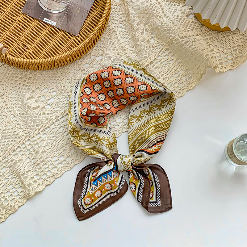 Borde marrón estampado étnico