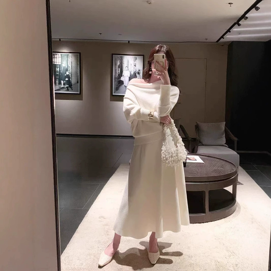 Нежный стильный вязаный костюм в корейском стиле для женщин осенью и зимой, повседневный свободный свитер с косыми плечами, юбка с высокой талией, комплект из двух предметов