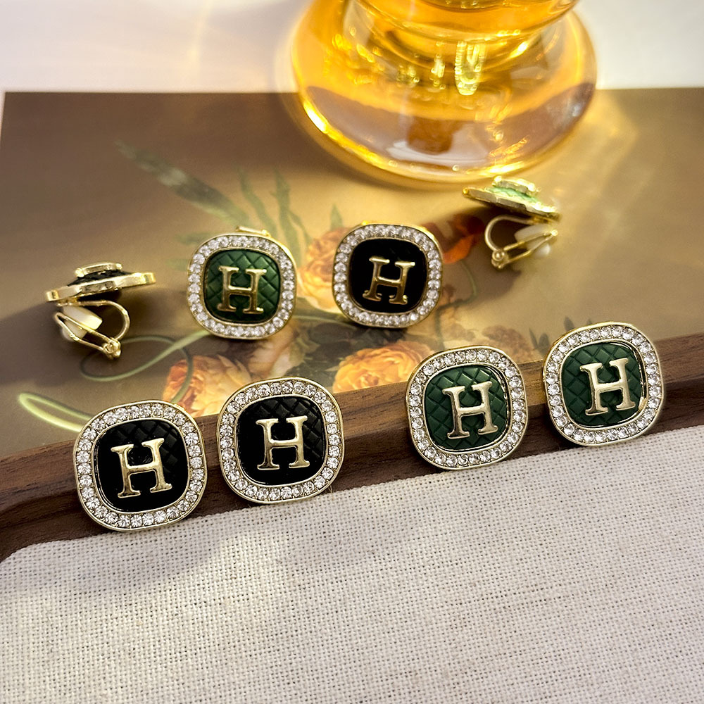 Pendientes de letras H geométricas con incrustaciones de diamantes de fragancia pequeña, pendientes de alta calidad indoloros sin agujeros para las orejas, pendientes de temperamento de moda de lujo ligero