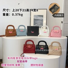 外国貿易卸売菱形ポータブルショルダークロスボディレディースバッグファッショナブルでハイエンドのニッチな小さな香りのスタイル 2025 新しいスタイル
