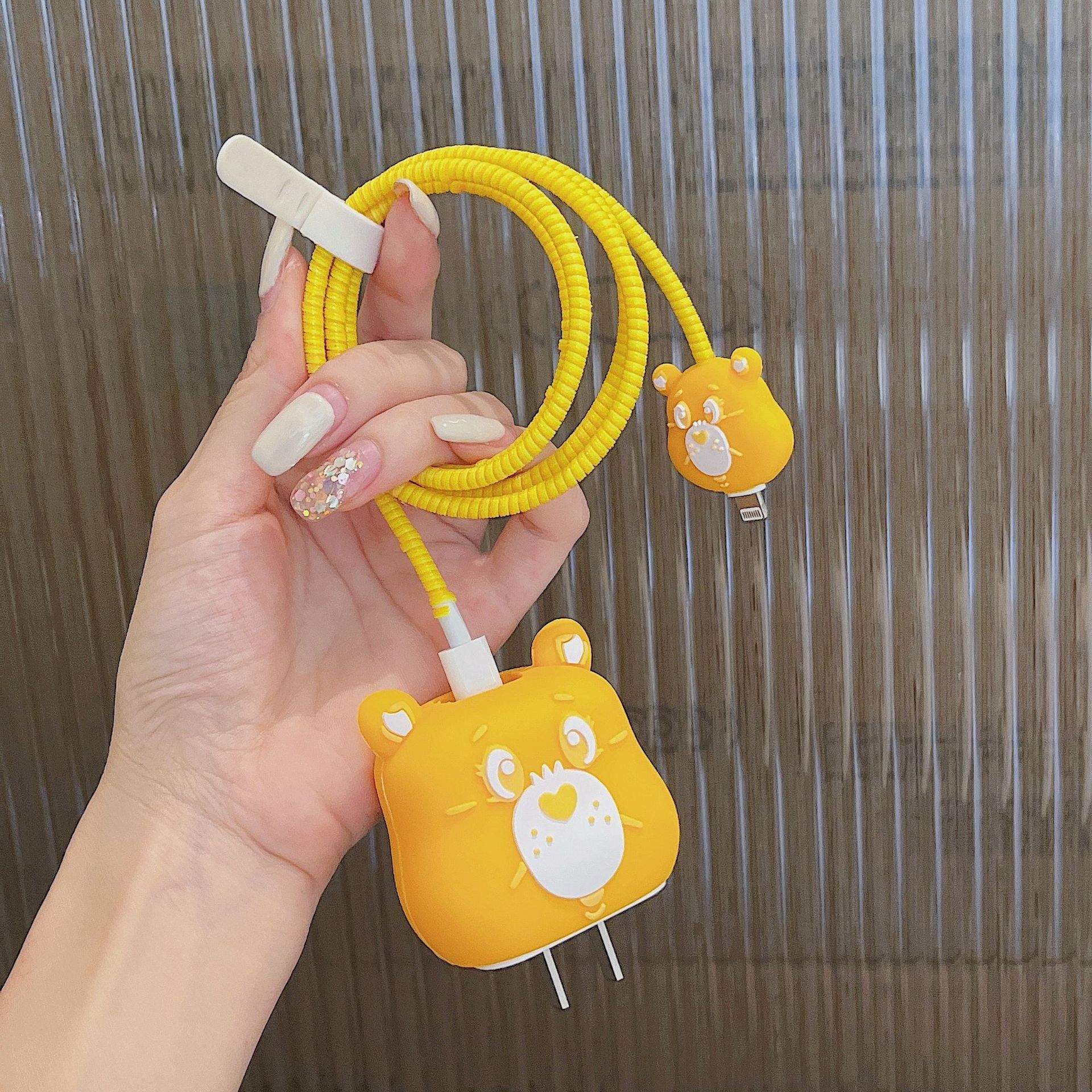 2023 nuevo cargador de dibujos animados cubierta protectora adecuada para Apple carga rápida cabeza 18/20W estándar europeo estándar americano aplicable