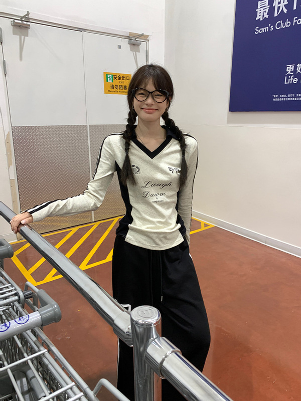 宋正恩灰色v领正肩内搭打底衫秋季修身翻领字母印花长袖t恤上衣|undefined