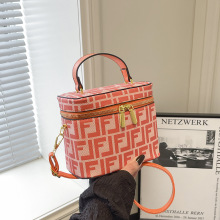 跨境热销女包大容量新款便携式字母高级感单肩斜挎包通勤包bags