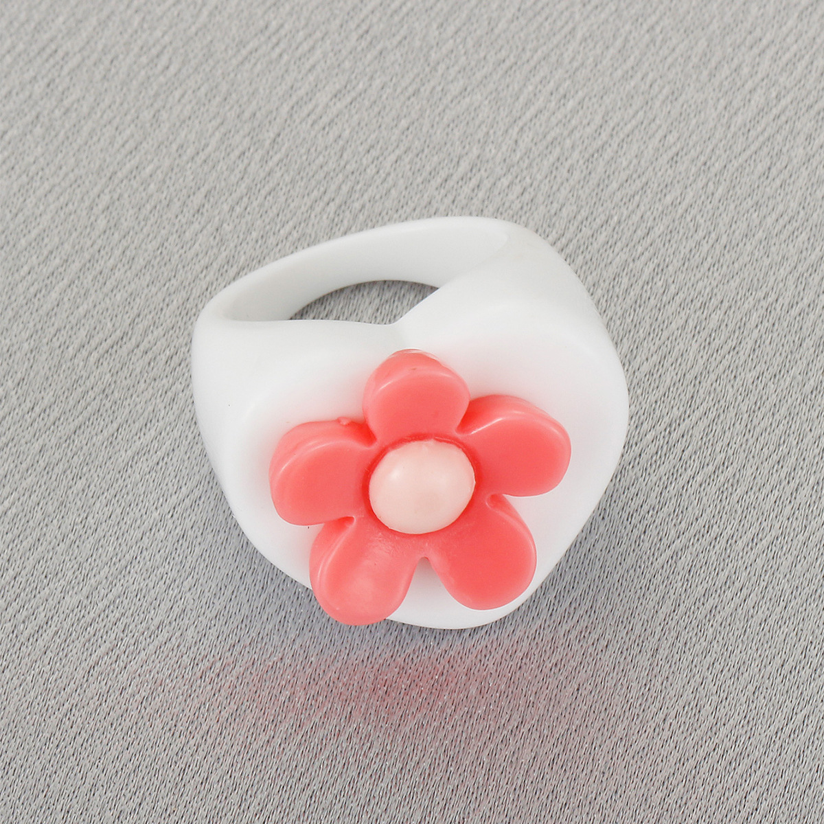 New Acrylic Geometric Flower Resin Ring Wholesale Nihaojewelry display picture 6