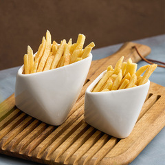 立体ヘムポテトチップスの家庭用陶磁器料理の碗の創意的な特色のホテルの食器の軽食の皿に調味料の皿をつけます。