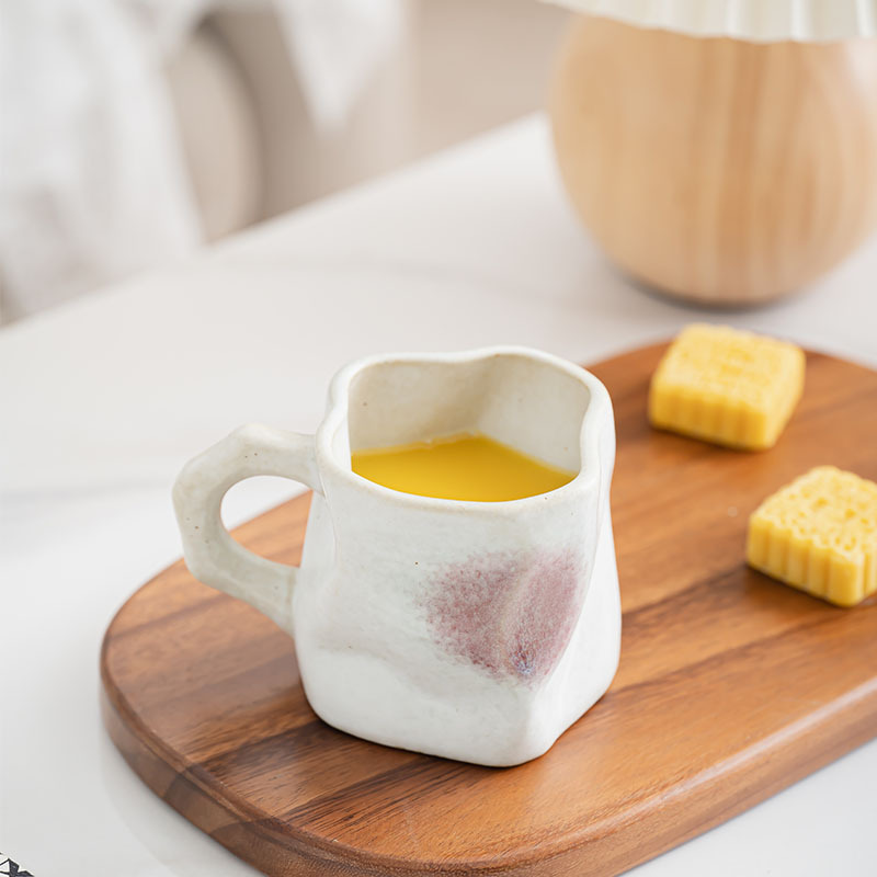 Taza de café japonesa Taza de estilo europeo Taza de desayuno retro para el hogar Taza de agua de pareja de cerámica con personalidad exquisita y hermosa