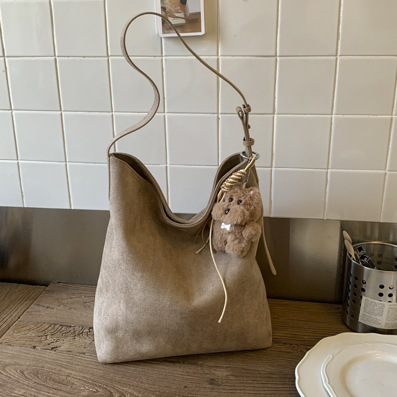Bolso retro otoño-invierno bolso de mujer 2025 nuevo estilo de aire extranjero de gran capacidad ocio de moda de hombro único brazo bolso de viaje image 1