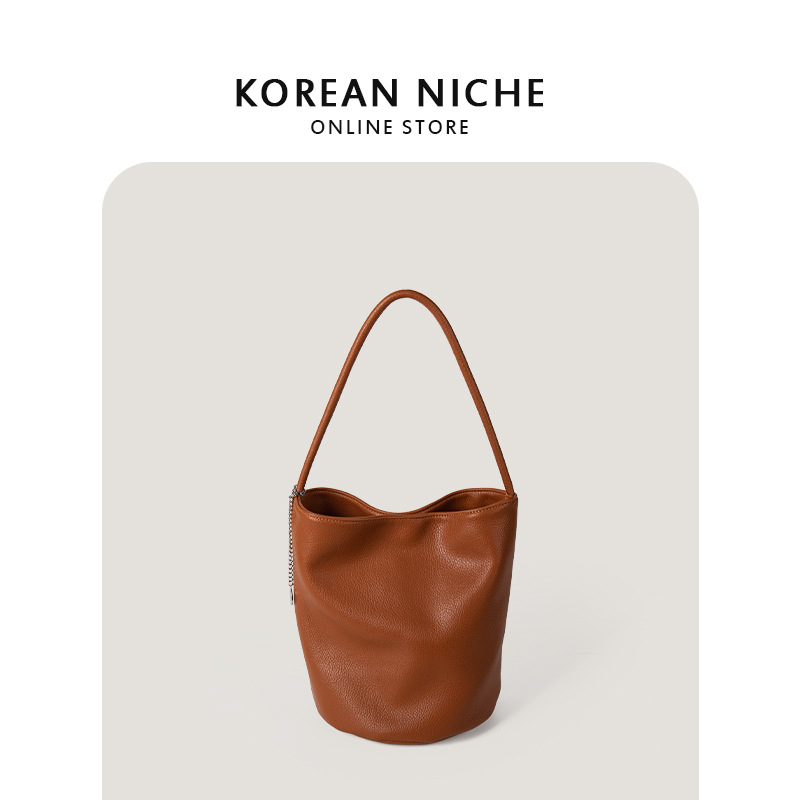 2024 Sommer neue koreanische Nische weiche Leder Umhängetasche mit großem Fassungsvermögen, einfache und vielseitige, hochwertige Wassereimertasche_voghion.com