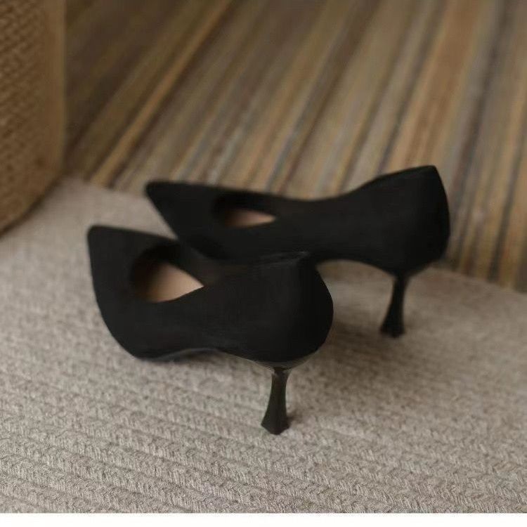 2026 primavera francesa retro tacones altos zapatos de mujer puntuales superficiales temperamento universal zapatos de trabajo de viaje profesional