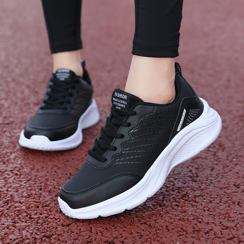 Todas las zapatillas negras, zapatos para correr de cuero para mujer, zapatos para caminar de mediana edad y ancianos, madre de mediana edad, suela suave, viaje de ocio antideslizante