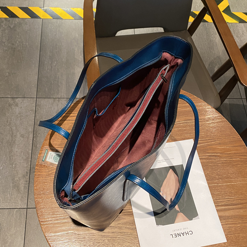 Wholesale Genuine Leather Large Capacity Women's Bag, Business Commute Lightweight Handbag & Shoulder Bag, Fashion Oil Wax Leather Tote - Thumbnail 3