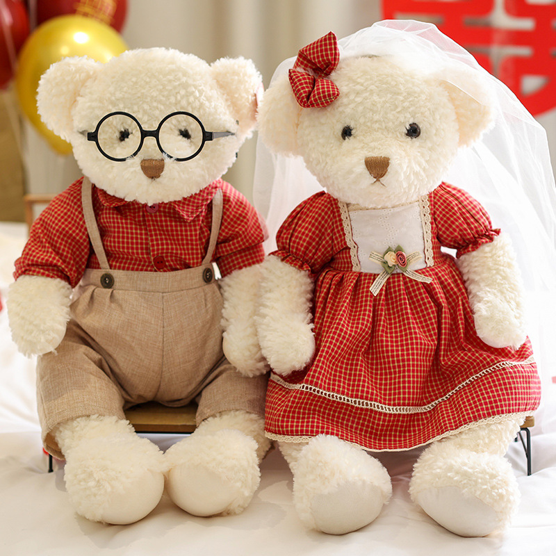 結婚してベッドを押さえます。新婚の子供と一緒に結婚します。|undefined