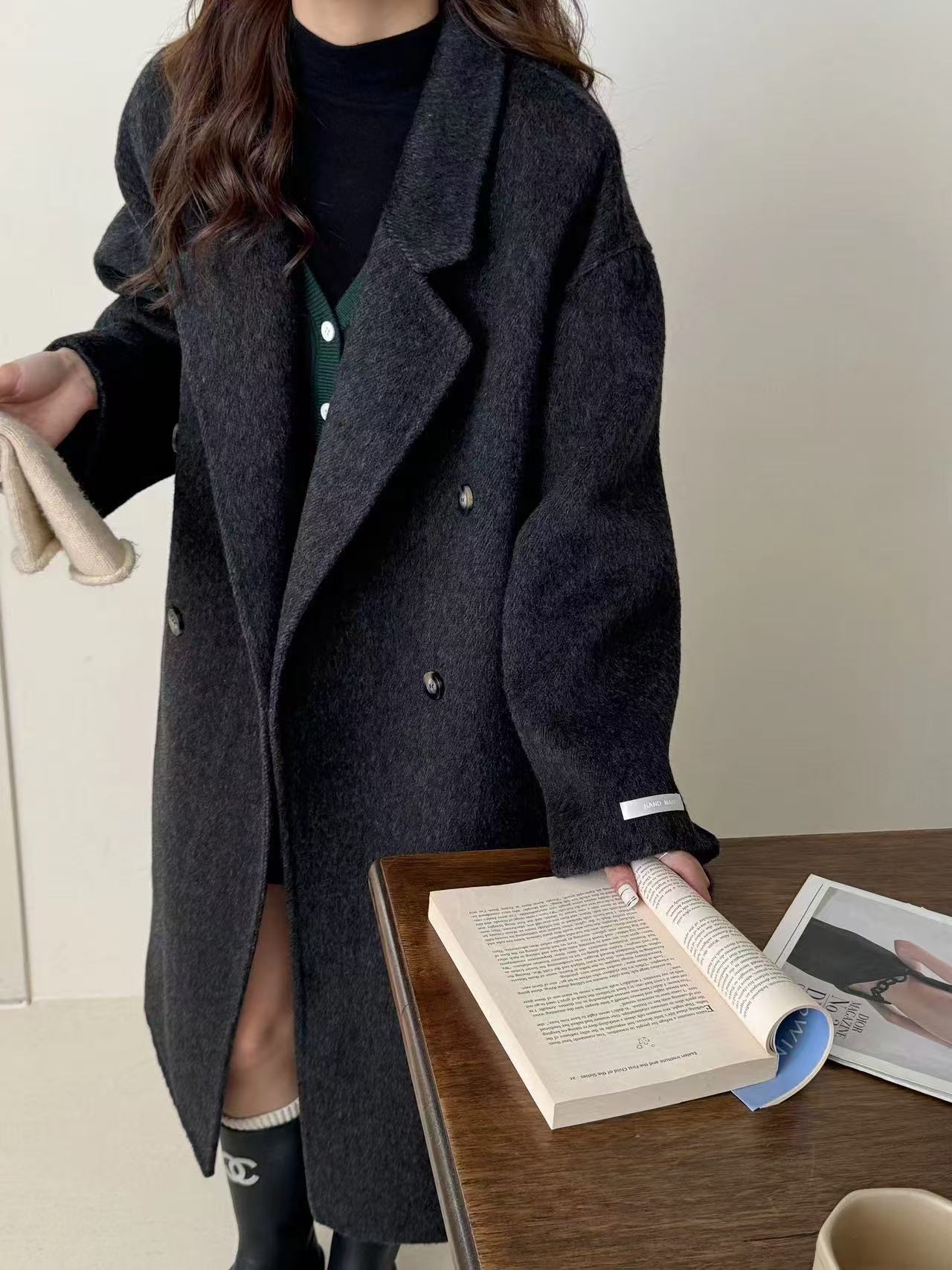 차콜 그레이