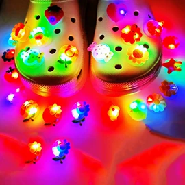 钥匙扣及钥匙扣配件;鞋扣;洗手液