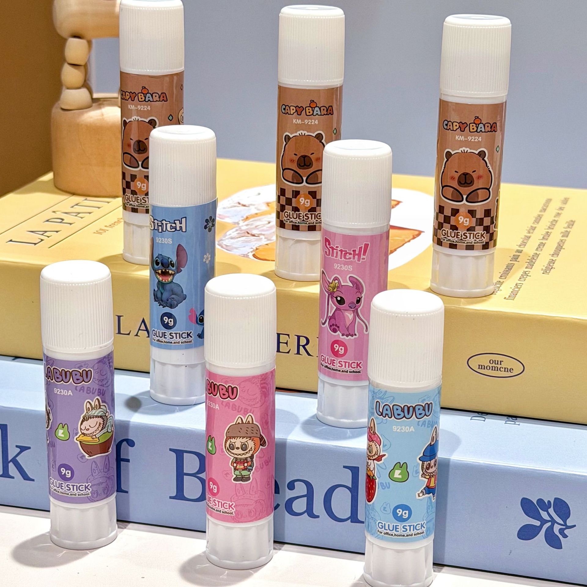 Cartoon Capibara pegamento sólido portátil para estudiantes pegamento sólido pequeño DIY pegamento de alta viscosidad pegado
