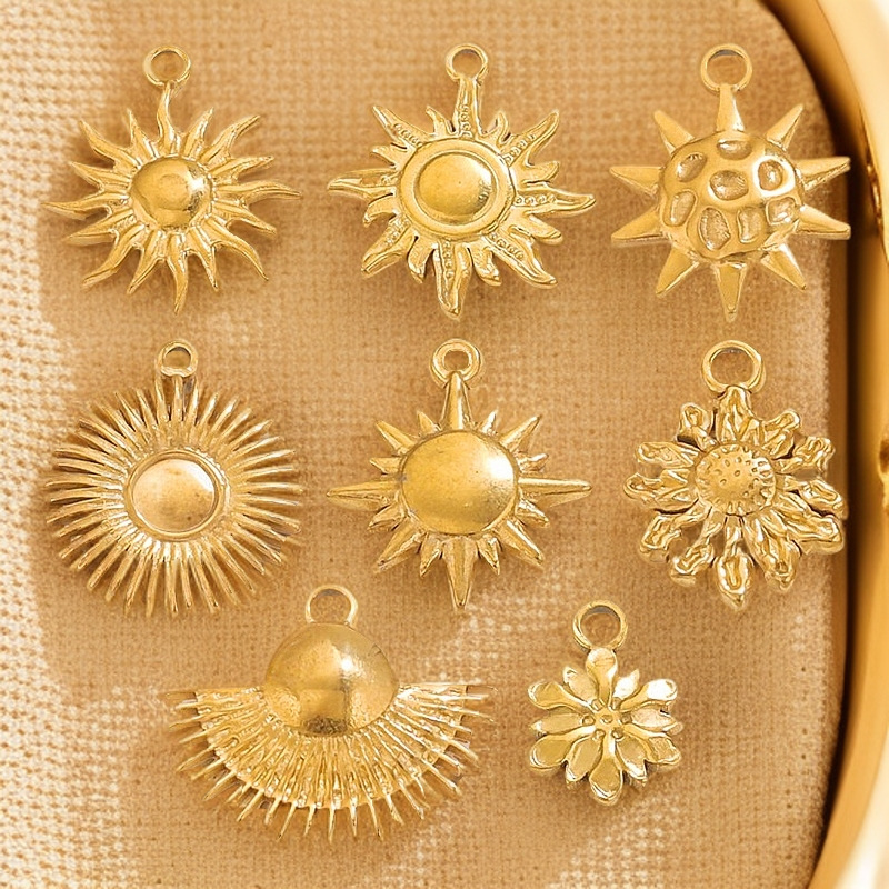 3g Weight Pendant Jewelry Making Type 18K Gold Plated Plating Material Pendant Classification 5 PCS/Package Quantity 304 Stainless Steel Material Sun, Flower Pattern All Seasons Season Plating Design Retro, Classic Style Style 5 PCS/Package 304 Stainless Steel 18K Gold Plated Sun Flower Pendant Pendant 1