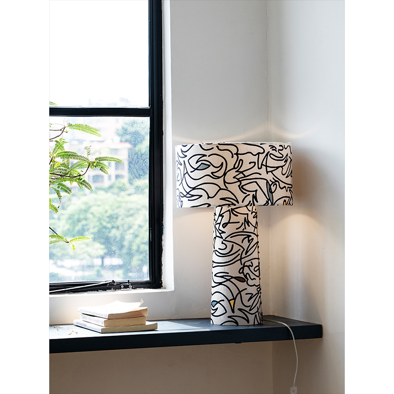 Nordic Art Creative Designer Pattern Bedroom Bedside Study Decorative Lamp French Vintage Table Lamp with a High-End Feel