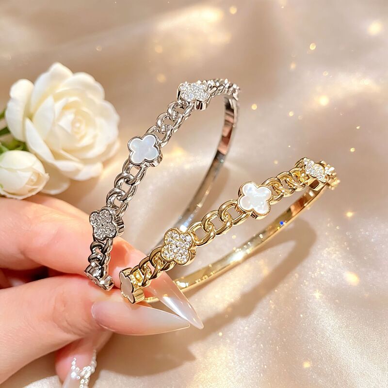 18K gold-plated four-petal flower zircon bracelet, light luxury and high-end feel, popular online jewelry, lucky flower mother-of-pearl bracelet 18K gold-plated four-petal flower zircon bracelet, light luxury and high-end feel, popular online jewelry, lucky flower mother-of-pearl bracelet