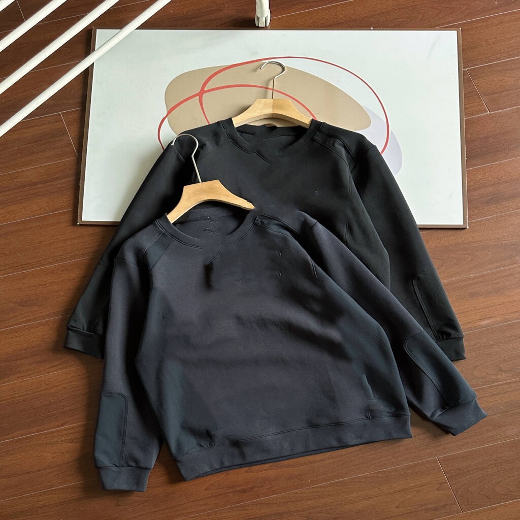 72126 Couple's round neck sweatshirt