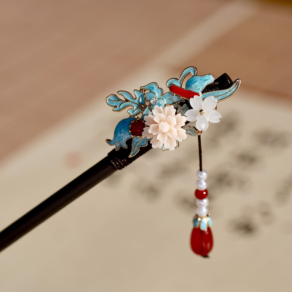 古典的な優雅なヘアピンの時代の髪飾り漢服のチャイナドレスの頭飾り江南ヘアピンの木のステップは花嫁の結婚ヘアピンを揺さぶっています。