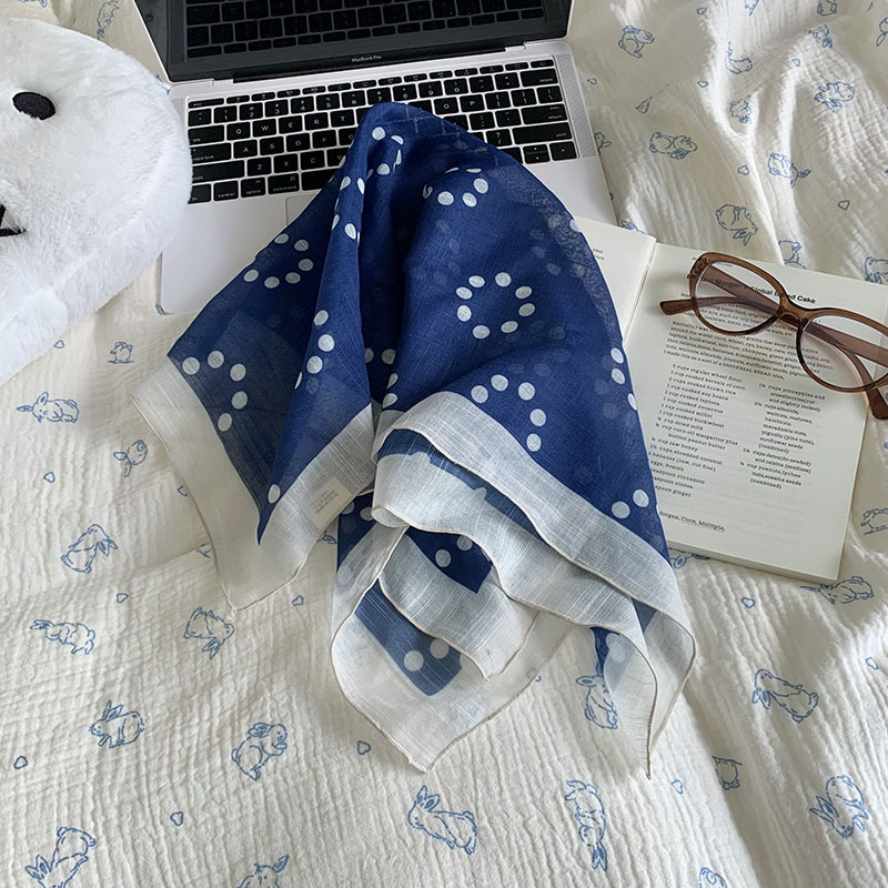 Bufanda de seda de lunares, bufanda cuadrada pequeña con cuello, sentido de alto nivel femenino, bufanda coreana de todo fósforo, diadema pastoral femenina de verano, bufanda pequeña decorativa