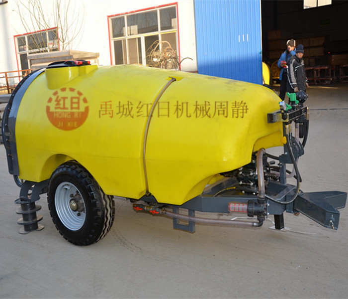 喷雾器工作视频，牵引式喷药机，红日出口液压打药机