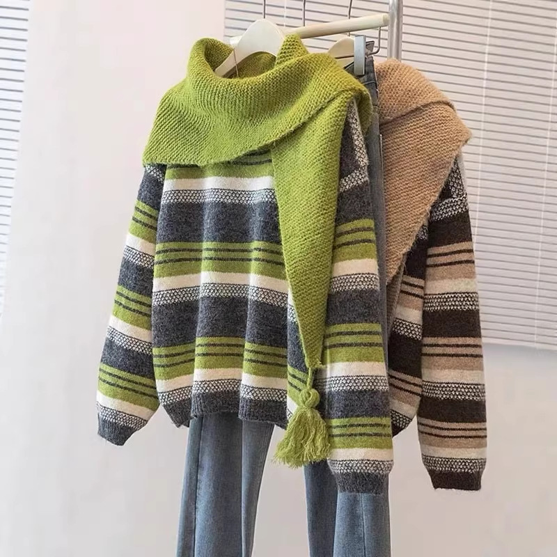 Demi-season fashionable sweater
