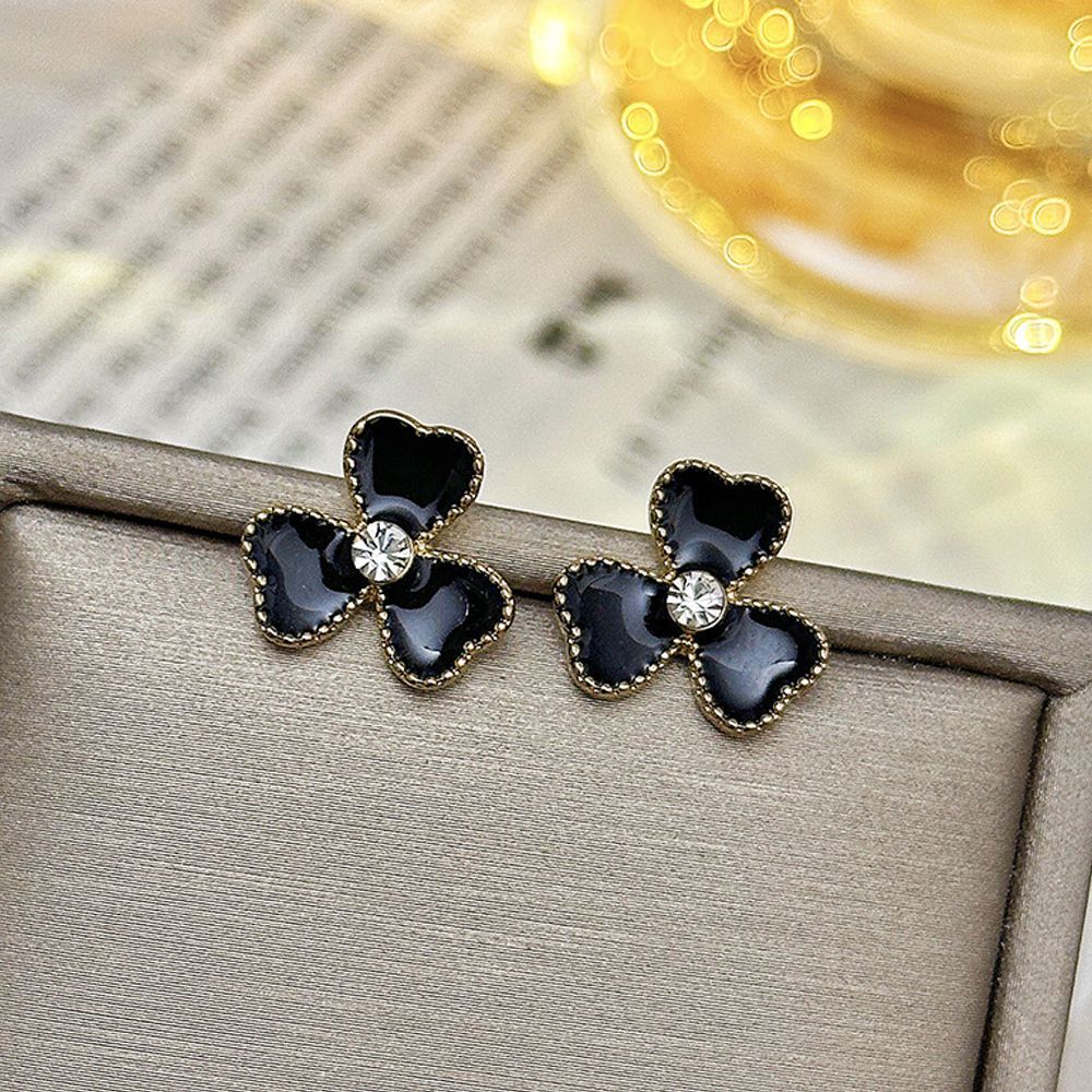 Aguja de plata de moda alta sensación de diamante de goteo de aceite pendientes nicho universal elegante pernos de orejas ligero lujoso temperamento simple orejas para mujeres