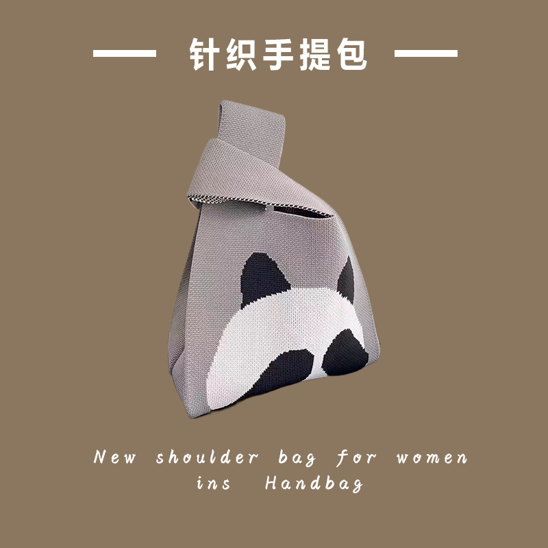 눈을 가린 팬더 - 회색