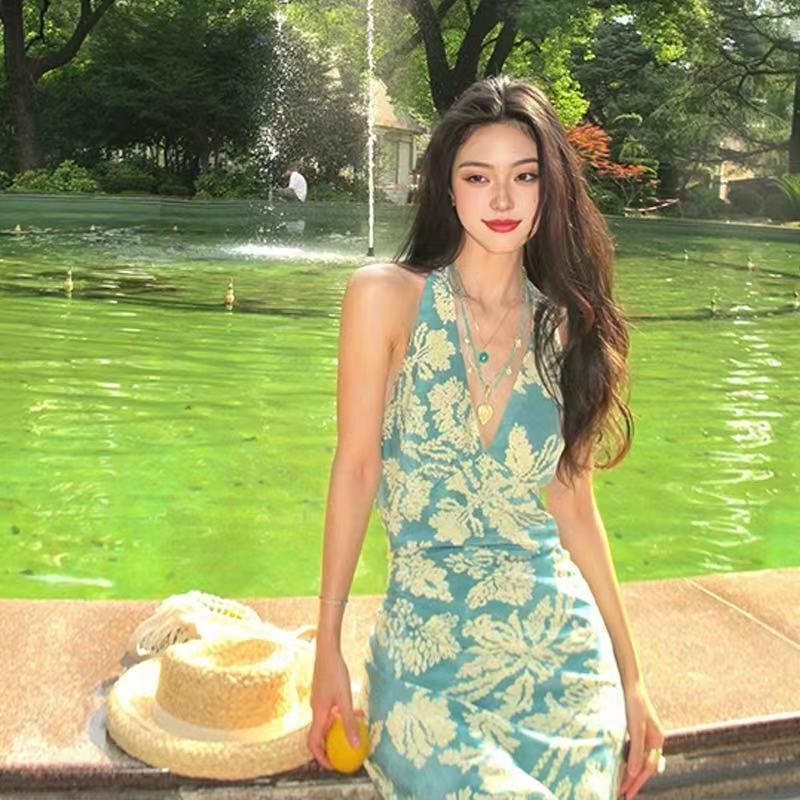 Yang Kaiwen's Same Style Peacock Blue V-Neck Floral Halter Neck Strap Dress for Women, Summer French Resort Style Backless Long Dress Yang Kaiwen's Same Style Peacock Blue V-Neck Floral Halter Neck Strap Dress for Women, Summer French Resort Style Backless Long Dress