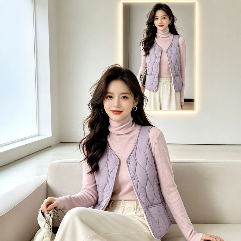 Popular on Xiaohongshu: Women's down cotton vest for autumn and winter, with added fleece and lamb wool, suitable for layering, short V-neck vest Popular on Xiaohongshu: Women's down cotton vest for autumn and winter, with added fleece and lamb wool, suitable for layering, short V-neck vest