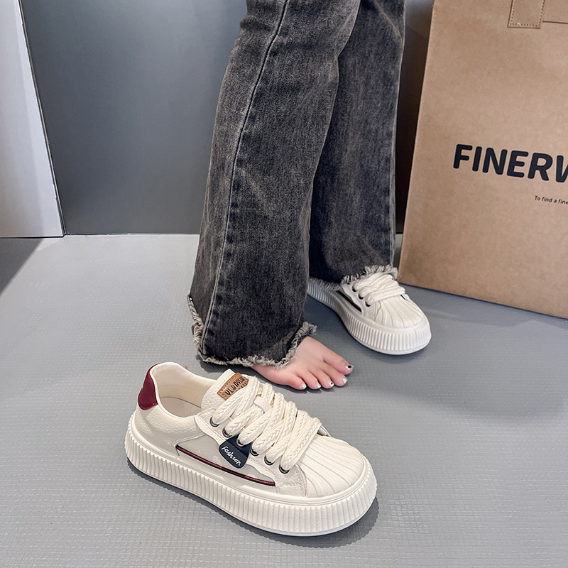 Pese a la mierda concha cabeza de zapatos deportivos casuales primavera y verano 2025 nuevos zapatos de mujer galletas de suela gruesa zapatos blancos pequeños zapatos de mujer