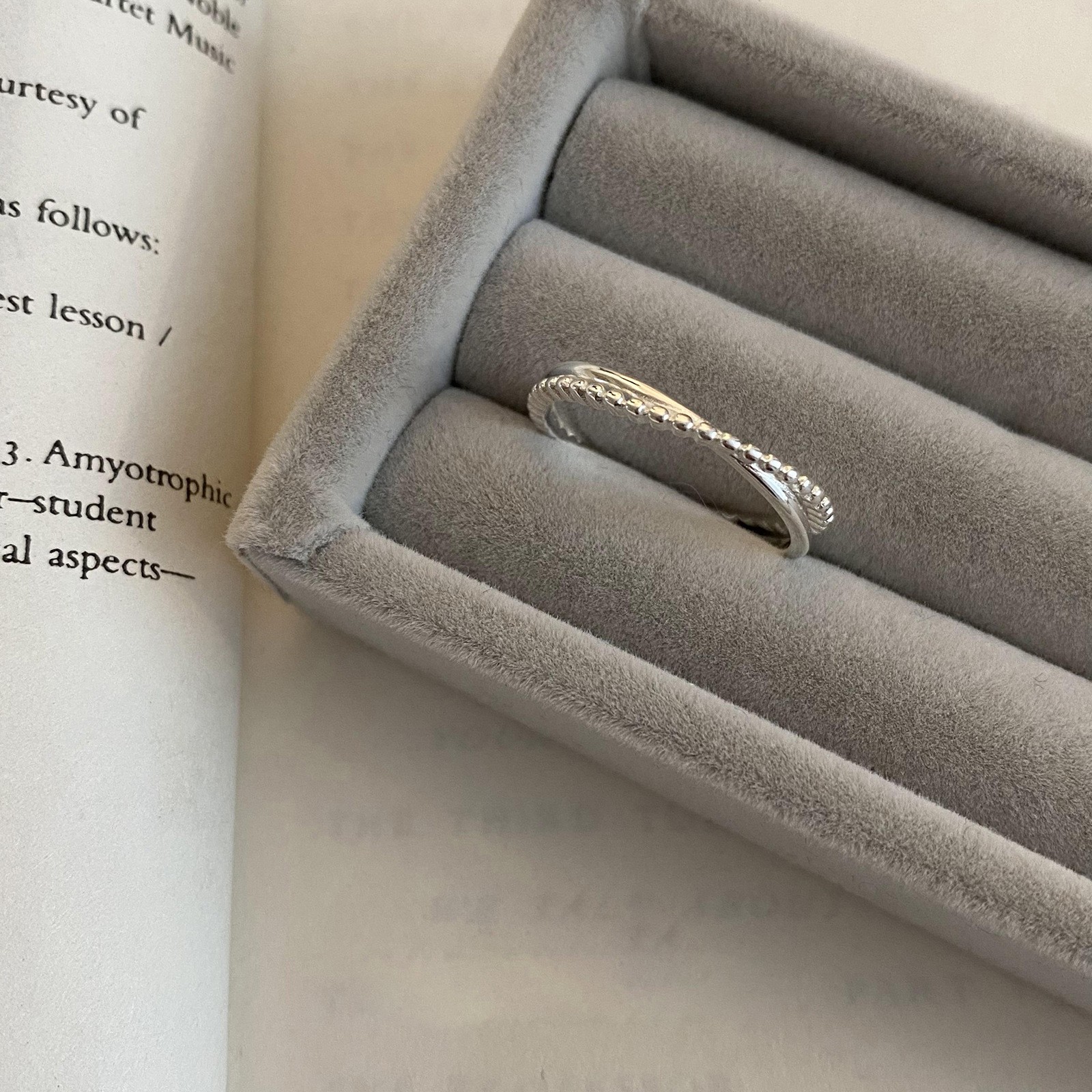 Anillo de circonita de perlas de viento ins, nicho femenino, sentido de alta gama, simple y ligero, anillo de novia de lujo, anillo de apertura de temperamento al por mayor