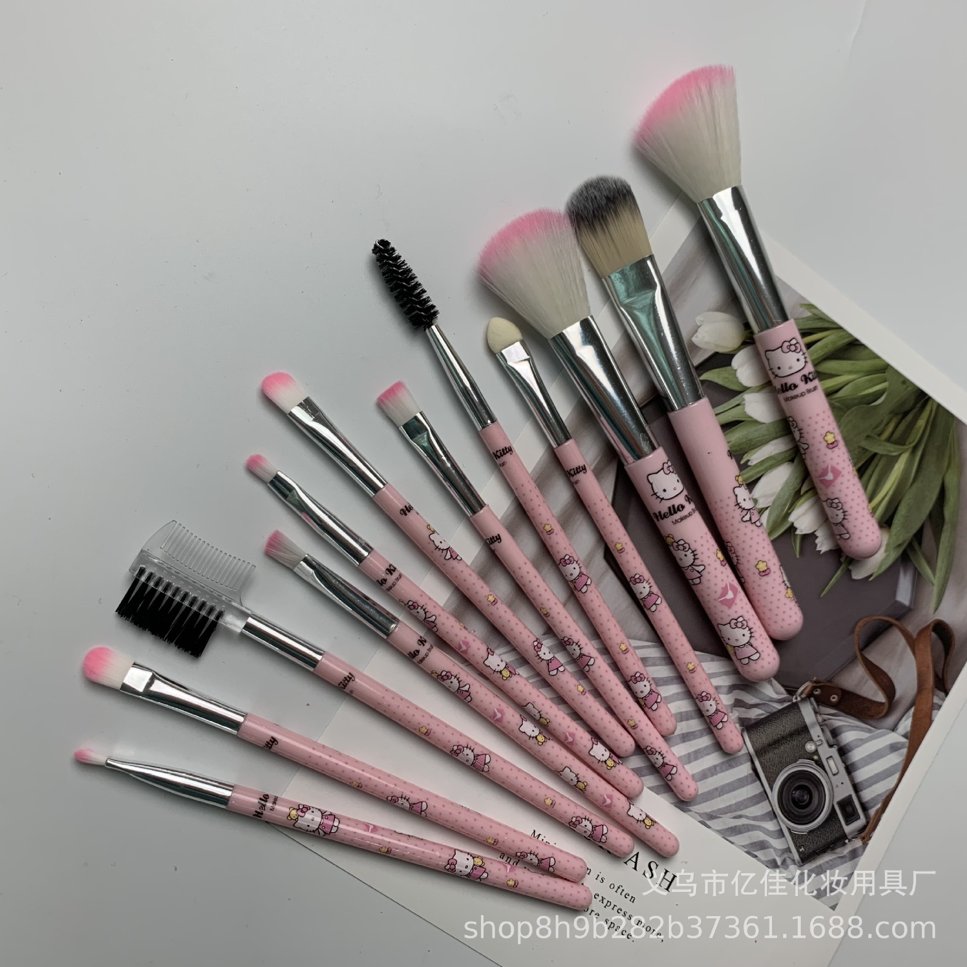 KT gato dibujos animados set cepillo de maquillaje 12 piezas conjunto completo de cepillo de blush cepillo de base herramientas de maquillaje