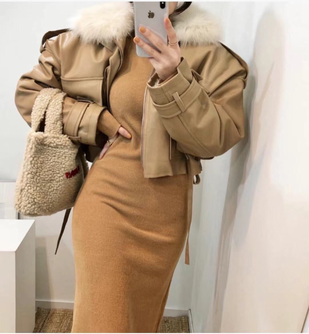 Women's Leather Fur Coat With Large Collar And Velvet Lining_voghion.com