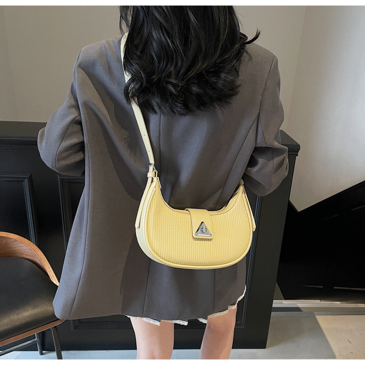 The 2025 new underarm bag for women is a simple and versatile single-shoulder crossbody bag. It is a popular and niche designer crescent-shaped women's bag undefined