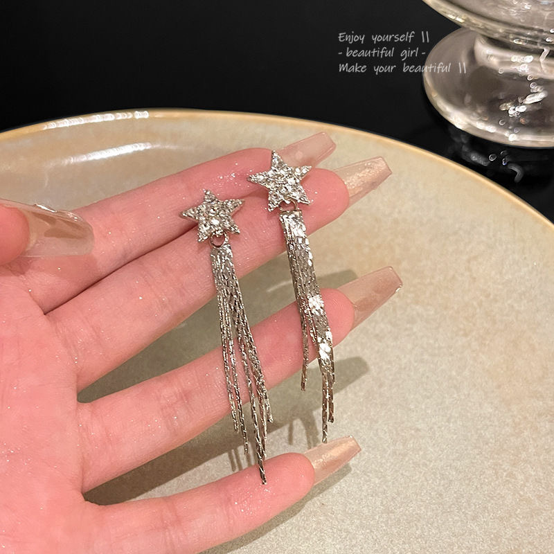 Elegidos pendientes de boquilla de estrellas lujosos y ligeros, de nicho de diseño de alto