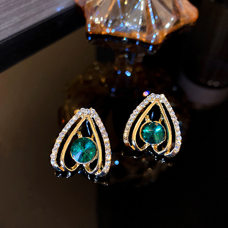 Pendientes de perlas asimétricas con cuernos de diamantes súper parpadeantes de plata Pendientes de nicho de viento frío femenino Pendientes de lujo ligero de alta calidad