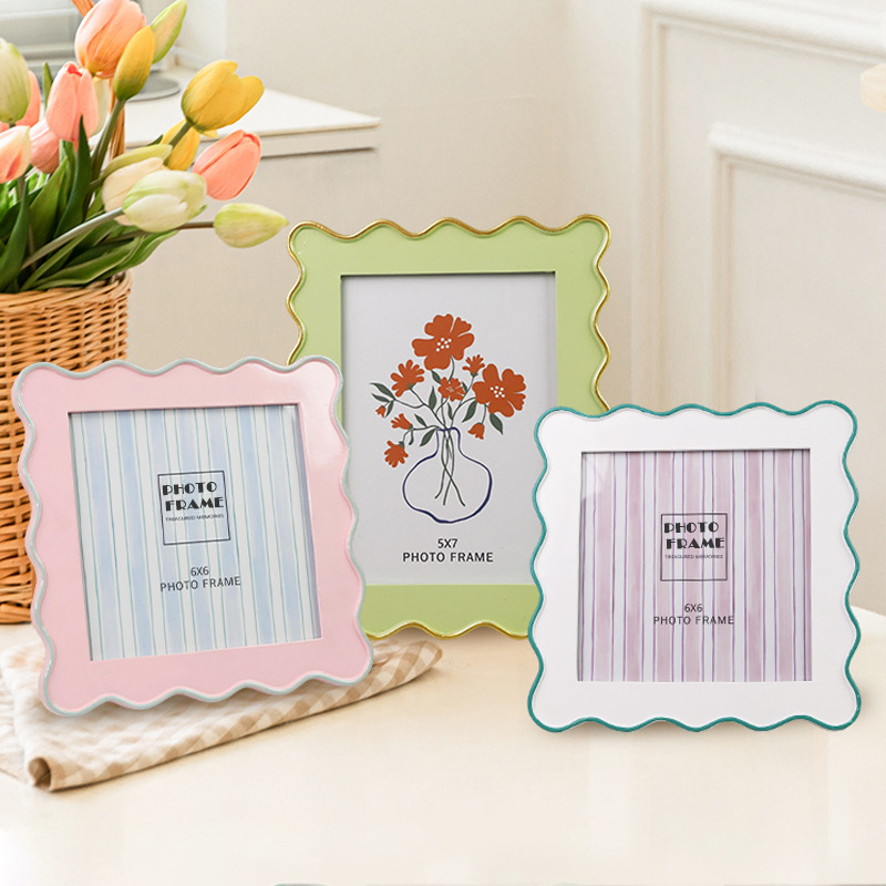 Wave-Edged Resin Photo Frame, Simple Design, Can Be Used for Both Display and Hanging, 5*7, Suitable for Decorating Children's Rooms, Nordic Style, Cross-Border Bestseller