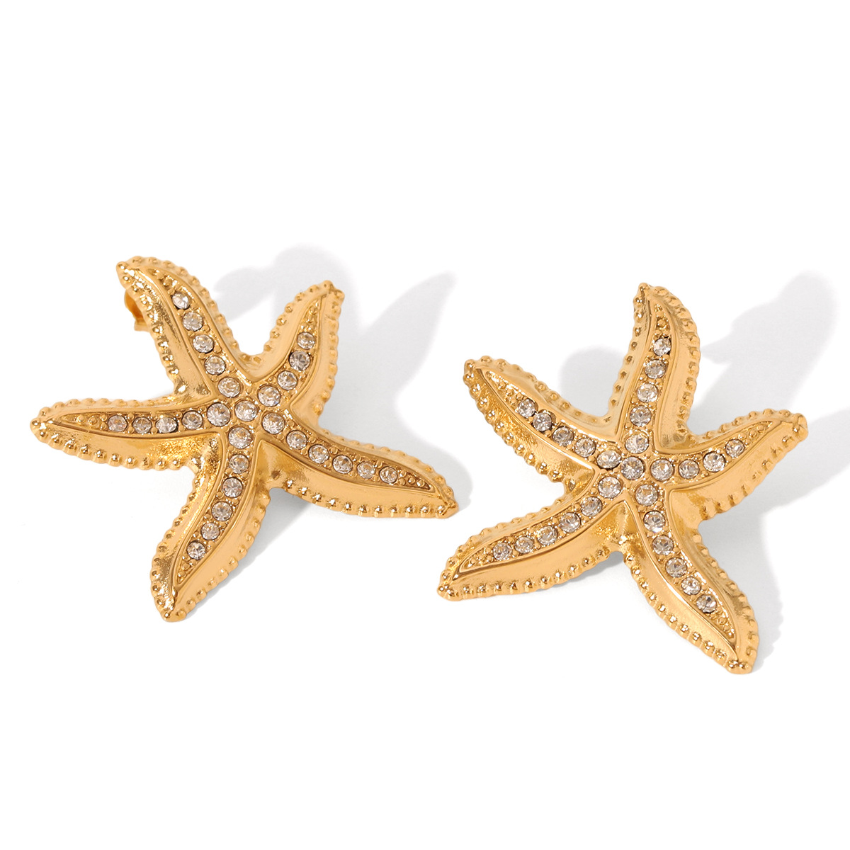 Pendientes de estrella de mar de acero inoxidable de alta calidad estilo marino europeo y americano pendientes de diamantes sin decoloración Pendientes de acero de titanio dorado de 18 quilates