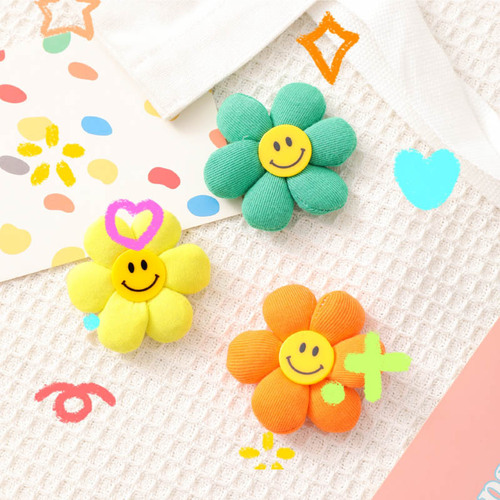 Summer new arrival pastoral style smiling face sunflower brooch wholesale cute girls bag pendant clothing accessories accessories